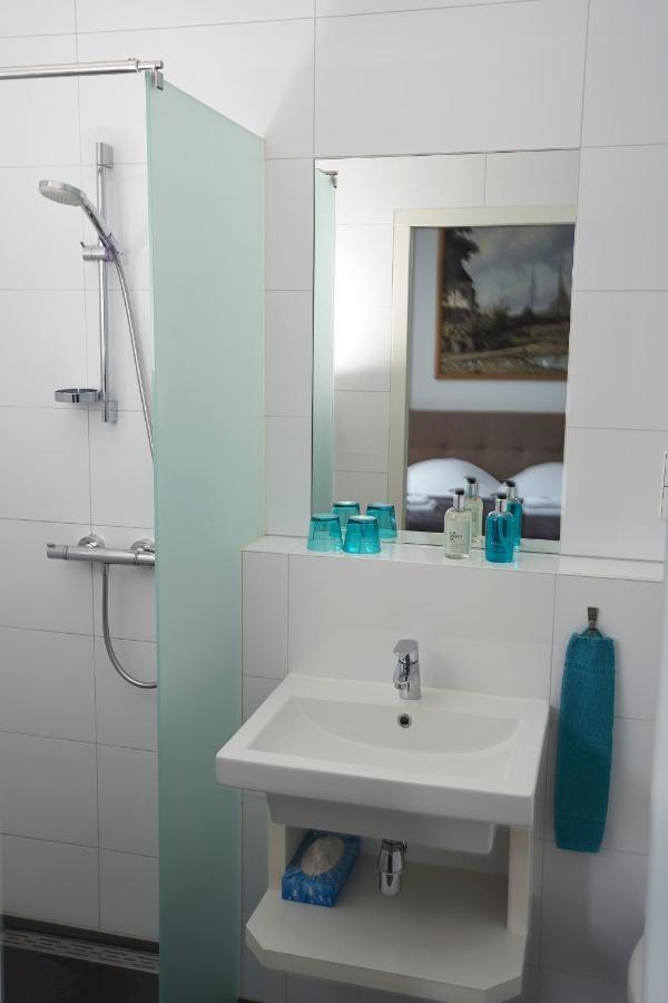 Twin Room,1758281954:JPEG