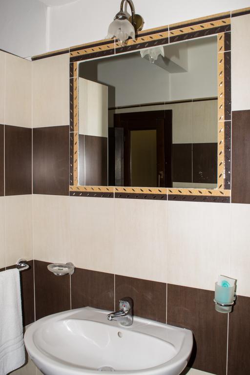 Comfort Triple Room Shower