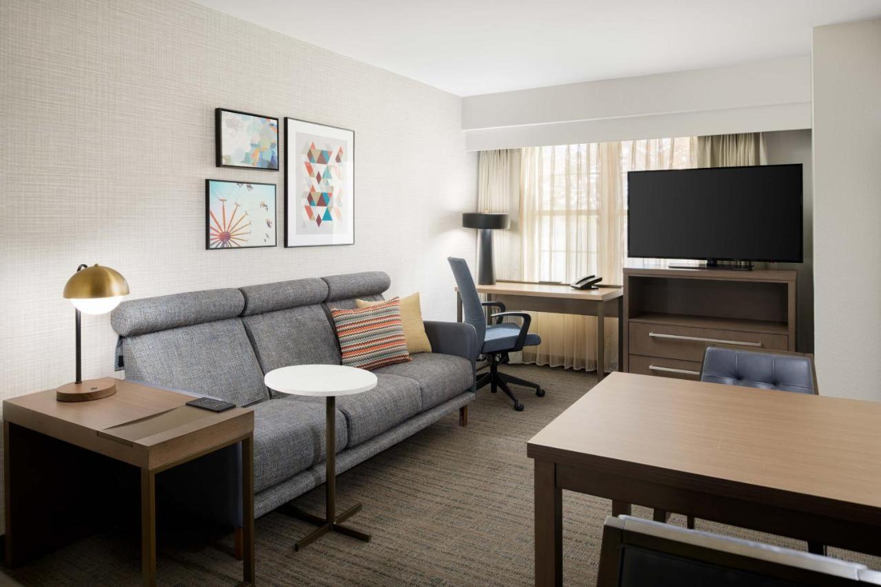 One Bedroom Suite, 1 King Bed & Sofa Bed,  Full Kitchen, Shower