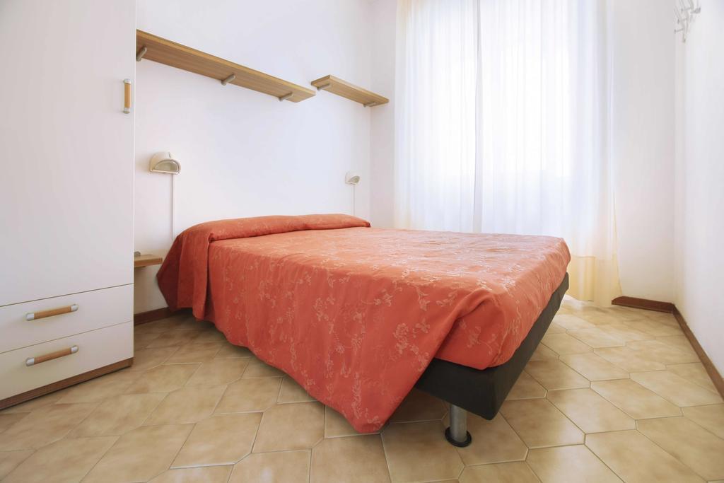 One-Bedroom Apartment,110545962:JPEG