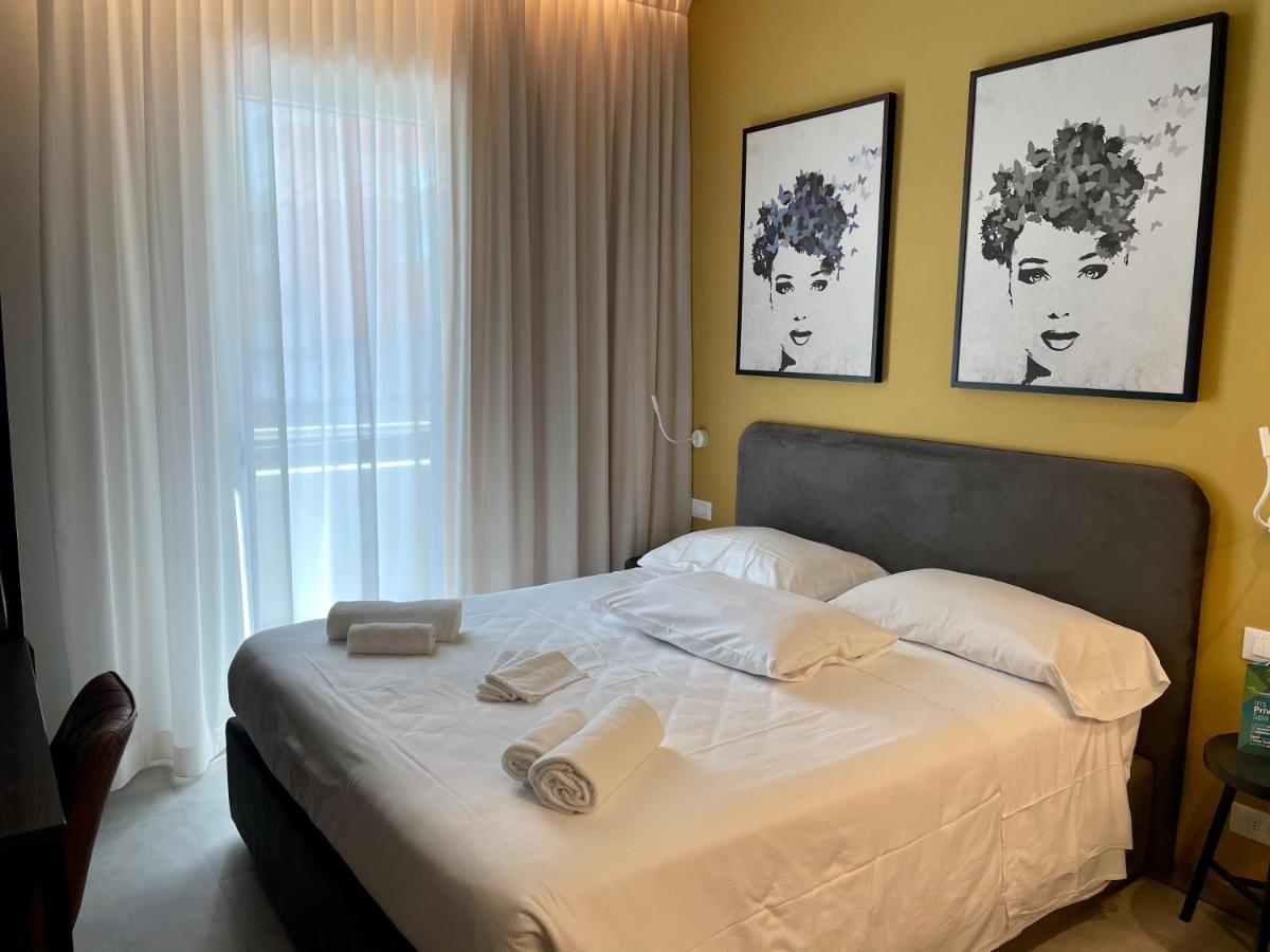 Deluxe Room (2 Adults + 1 Child)