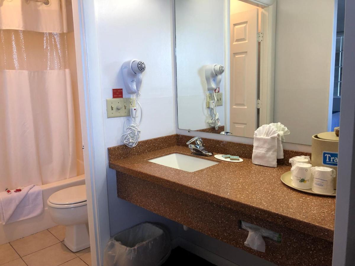 Queen Room - Non-Smoking