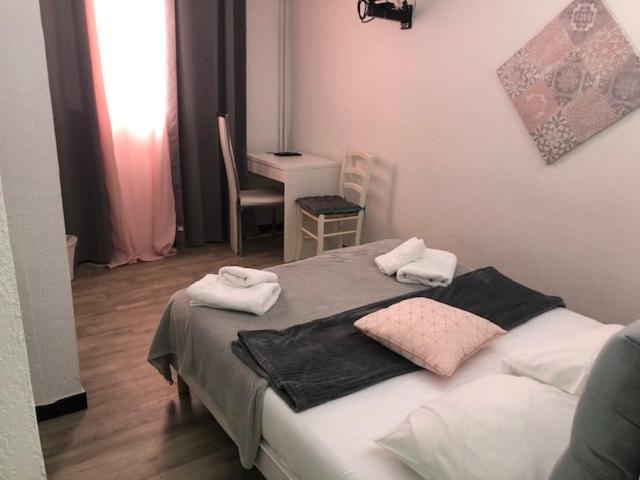 Chambre Double avec Toilettes Communes