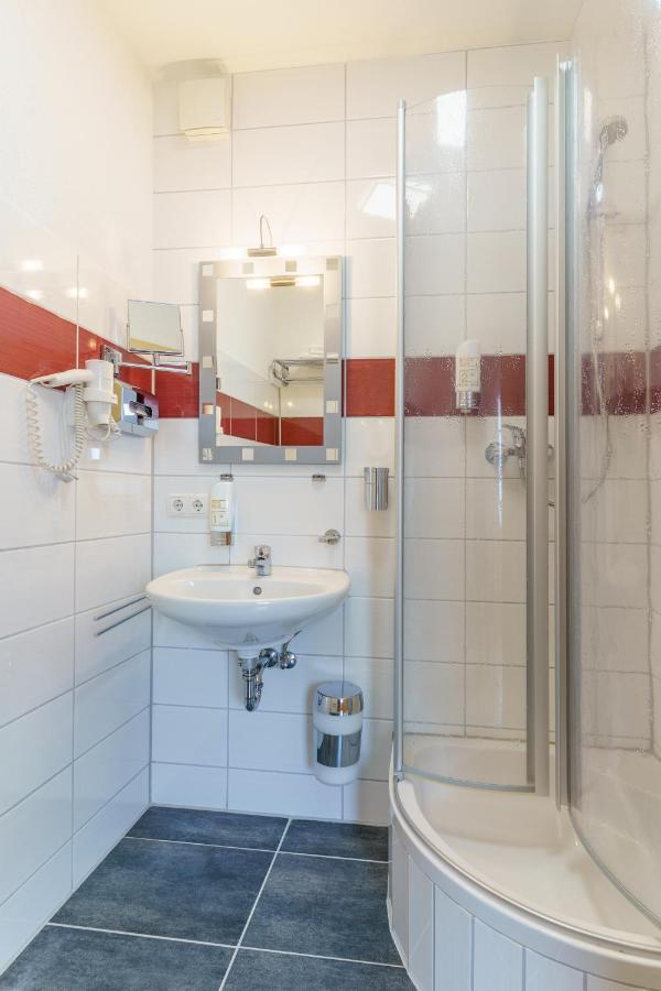 Comfort Triple Room Shower,1111340169:JPEG