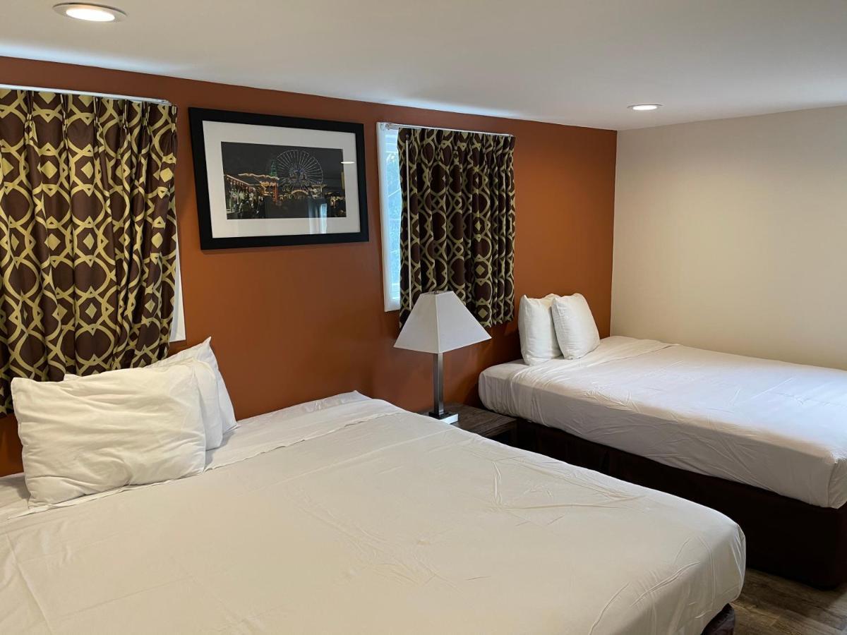 Two-Bedroom Suite Four Queen Beds Non-Smoking