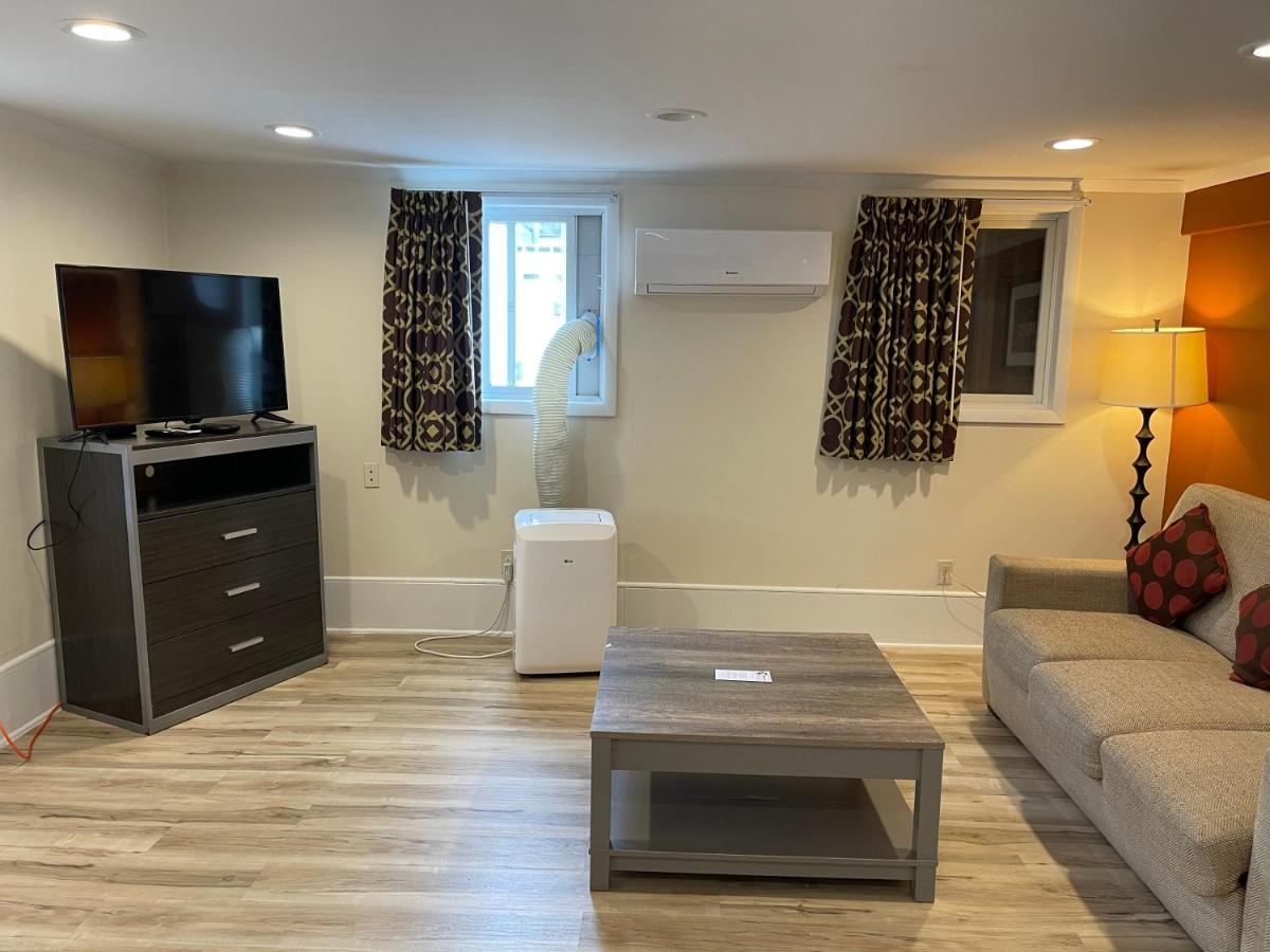 Two-Bedroom Suite Four Queen Beds Non-Smoking
