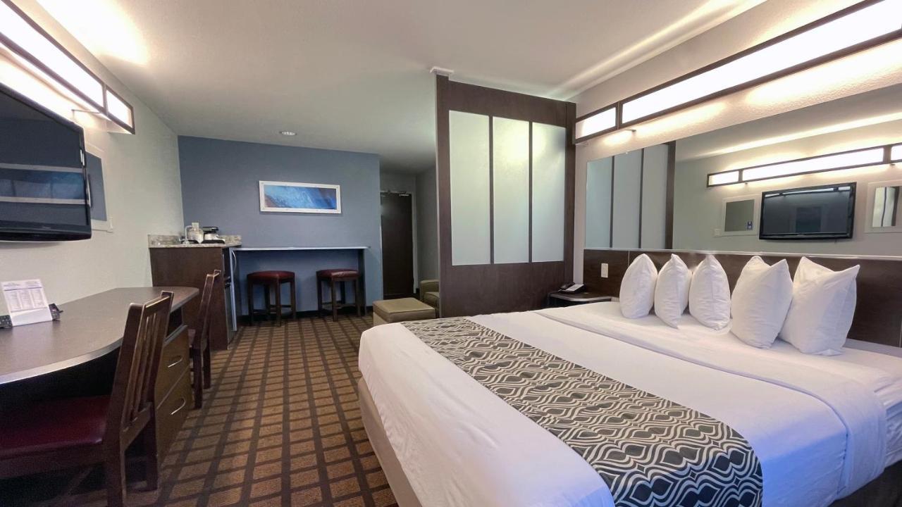 1 King Bed Studio Suite Non-Smoking