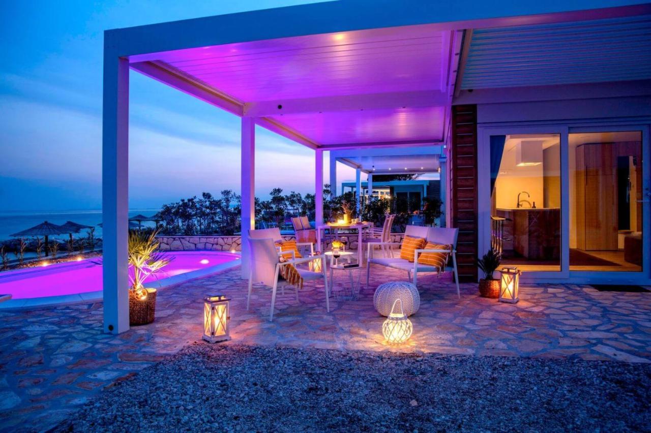 Marinus Mobile Home with Pool