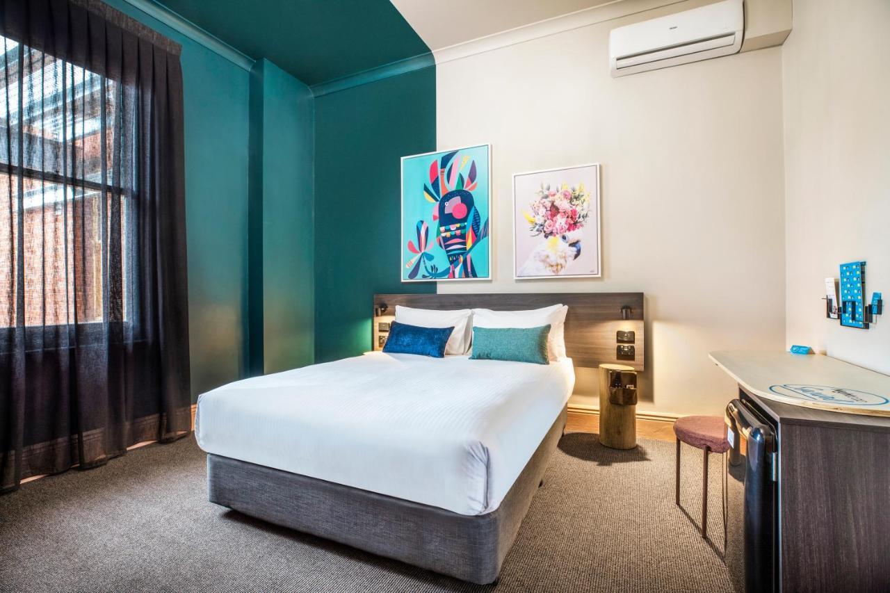 Studio Queen with shared bathroom facilities