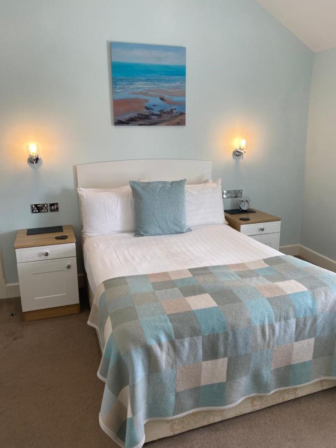 Deluxe Double Room Shower