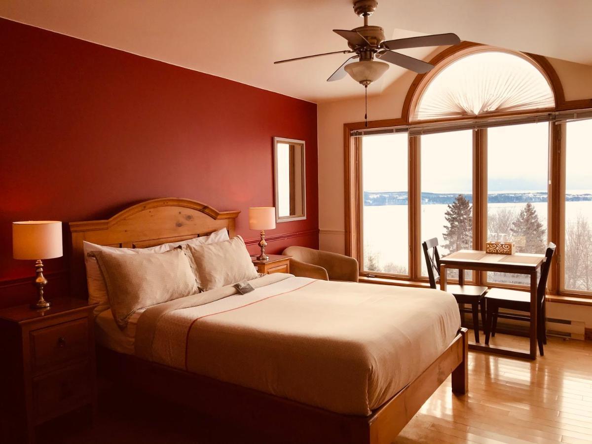 Queen Room with Spa Bath