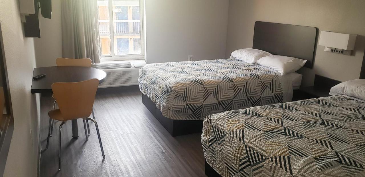 2 Full Beds | Smoking