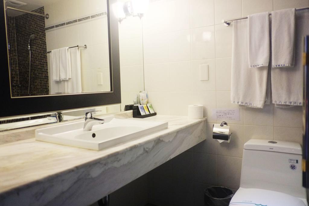 Executive Business Queen Room