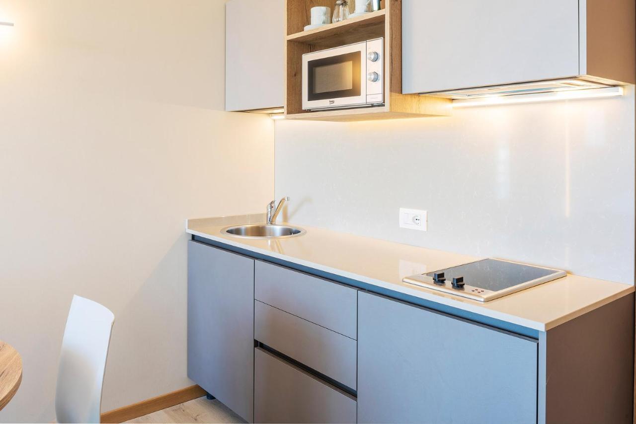 Deluxe One-Bedroom Apartment