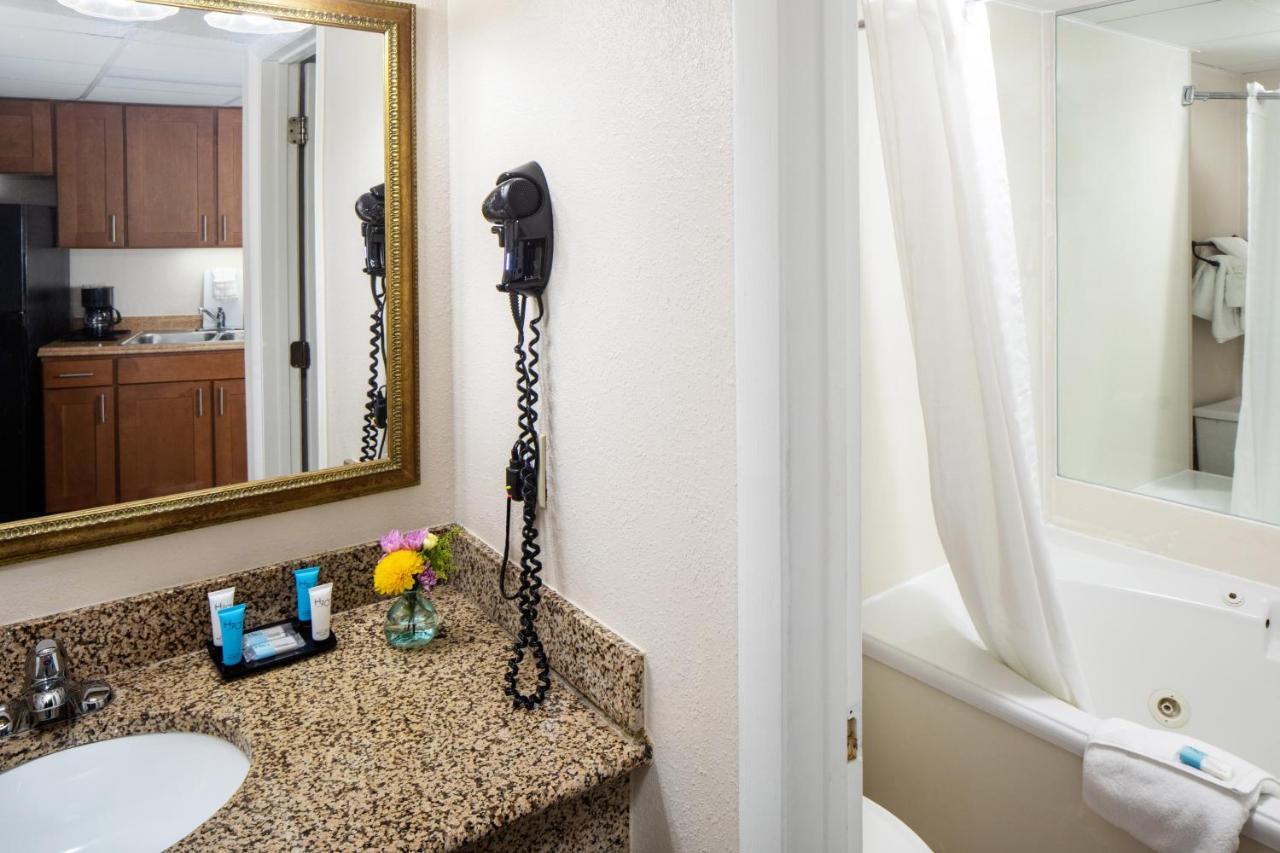Tower Oceanview Whirl Pool King Suite 1 King 1 Double Wall Bed