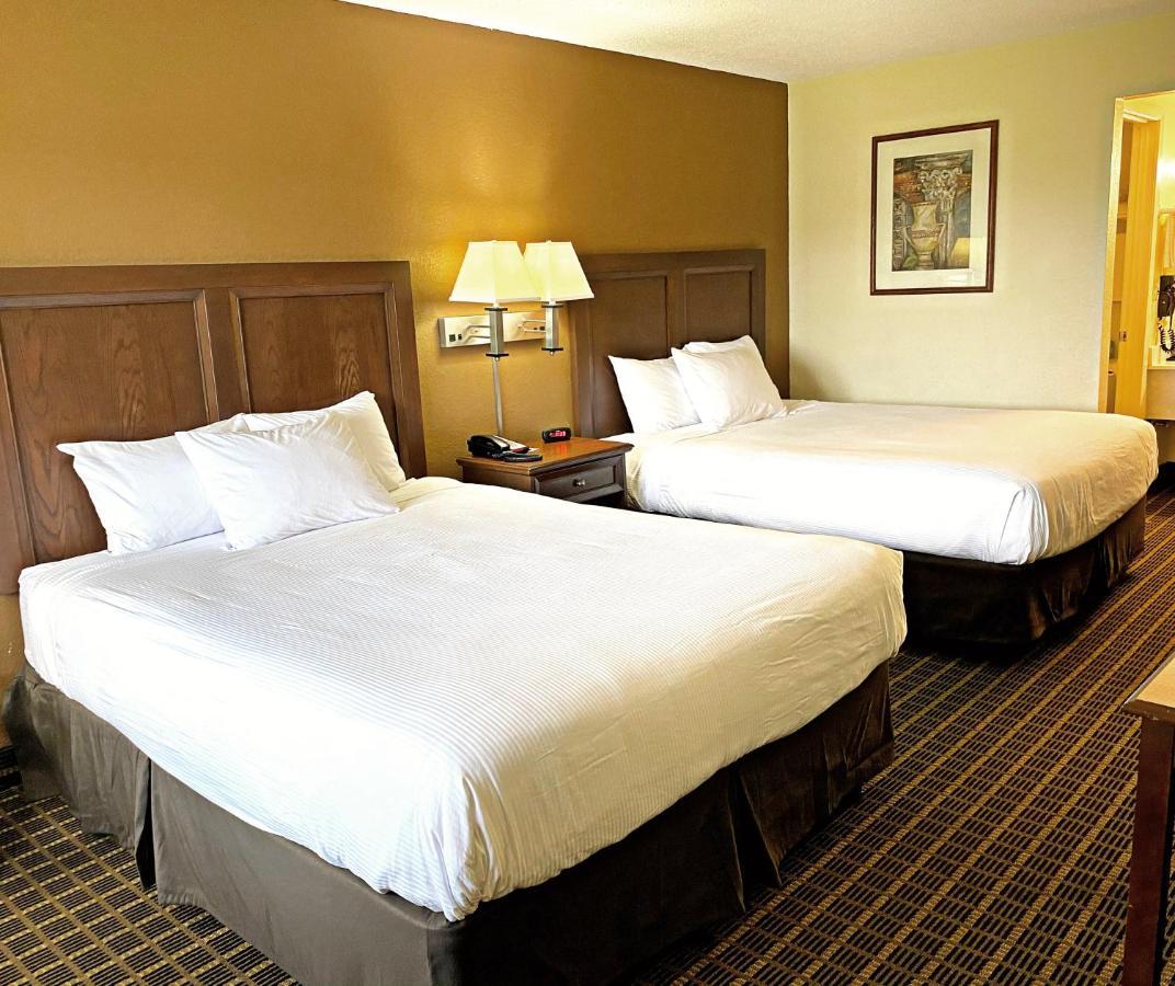 Queen Room with Two Queen Beds - Non-Smoking