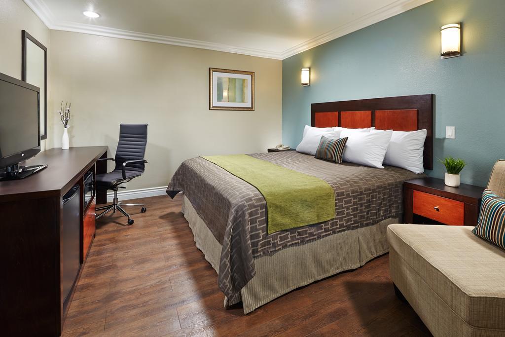 King Room - Non-Smoking
