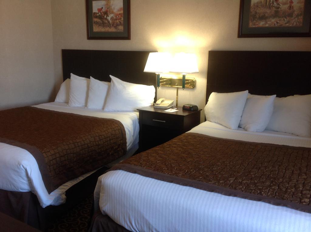 Queen Room with Two Queen Beds - Non-Smoking