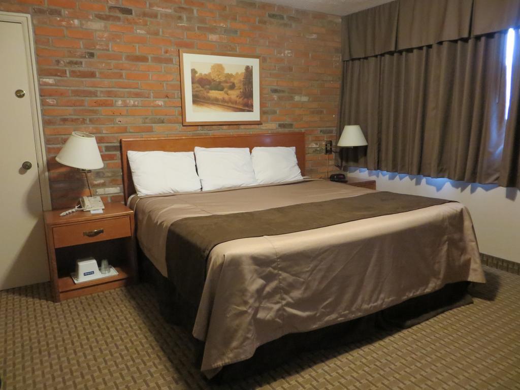 King Room - Non-Smoking