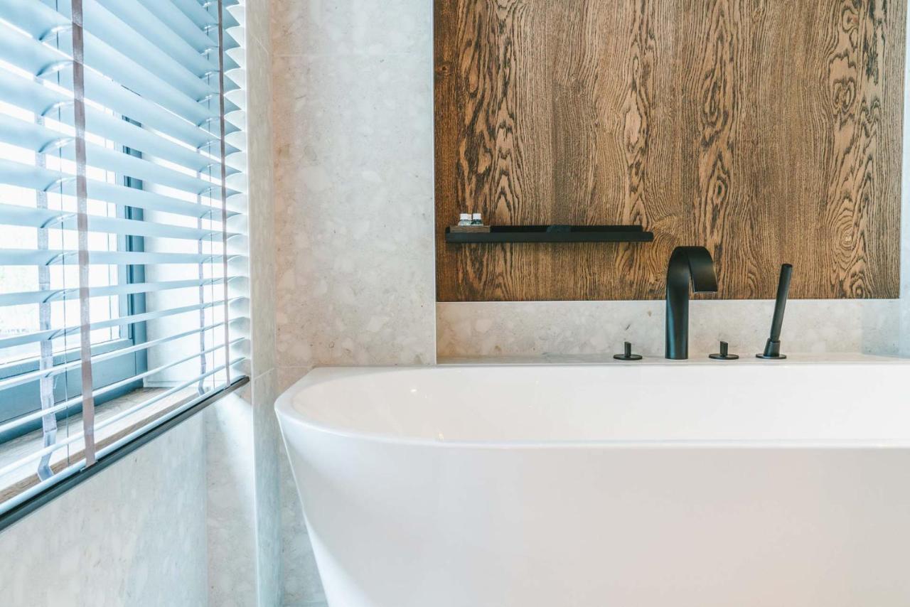 Deluxe Double Room Bath