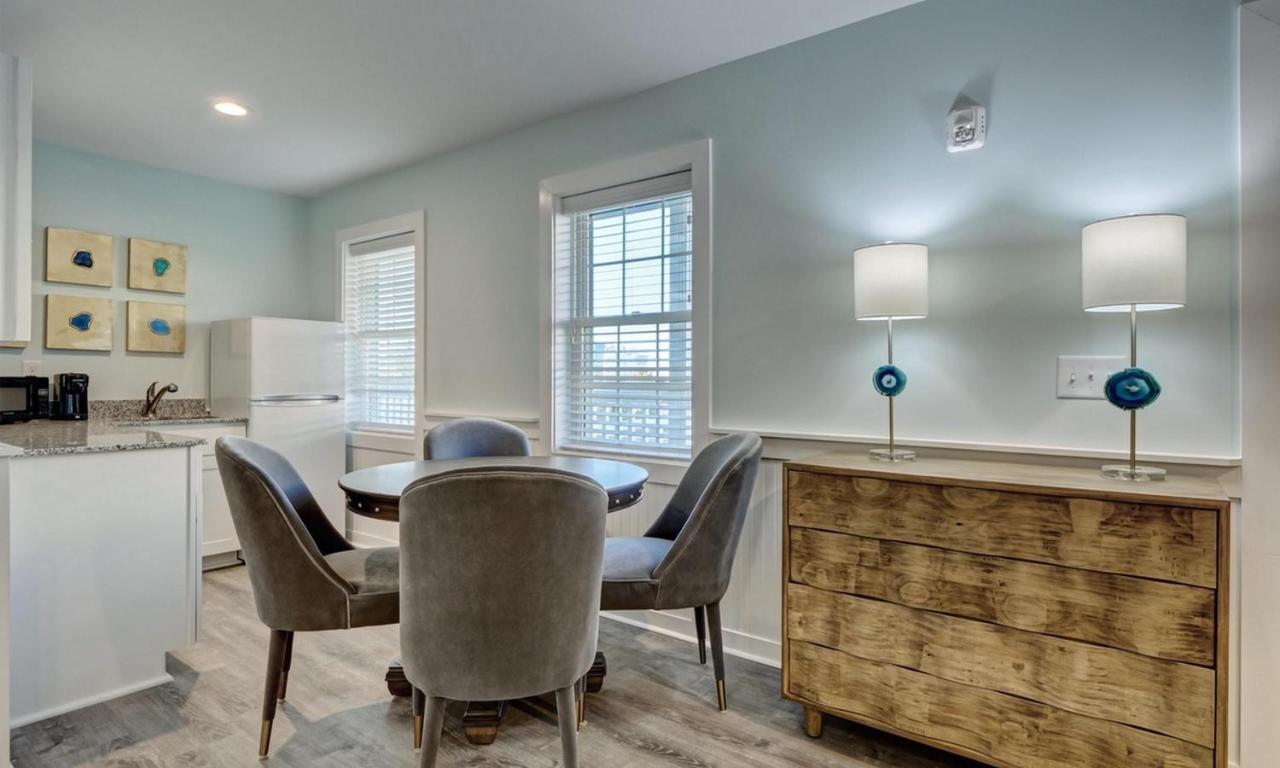 Deluxe Queen Suite