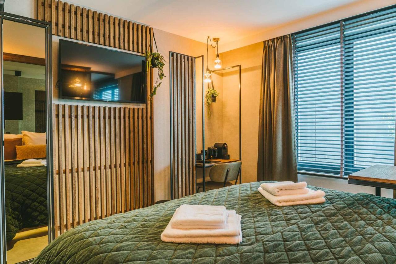 Deluxe Double Room Bath