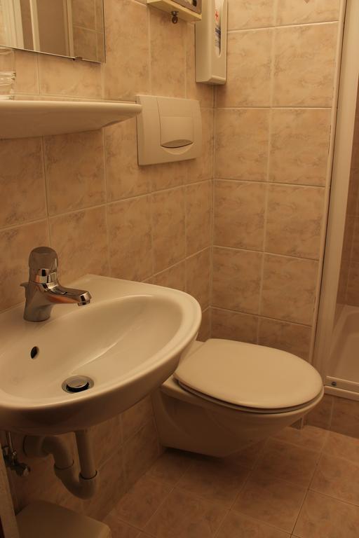 Budget Single Room,114113441:JPEG