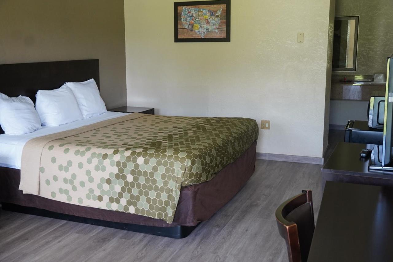 King Room Accessible or Non-Smoking