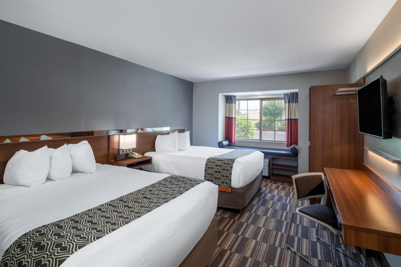Queen Room with Two Queen Beds - Non-Smoking
