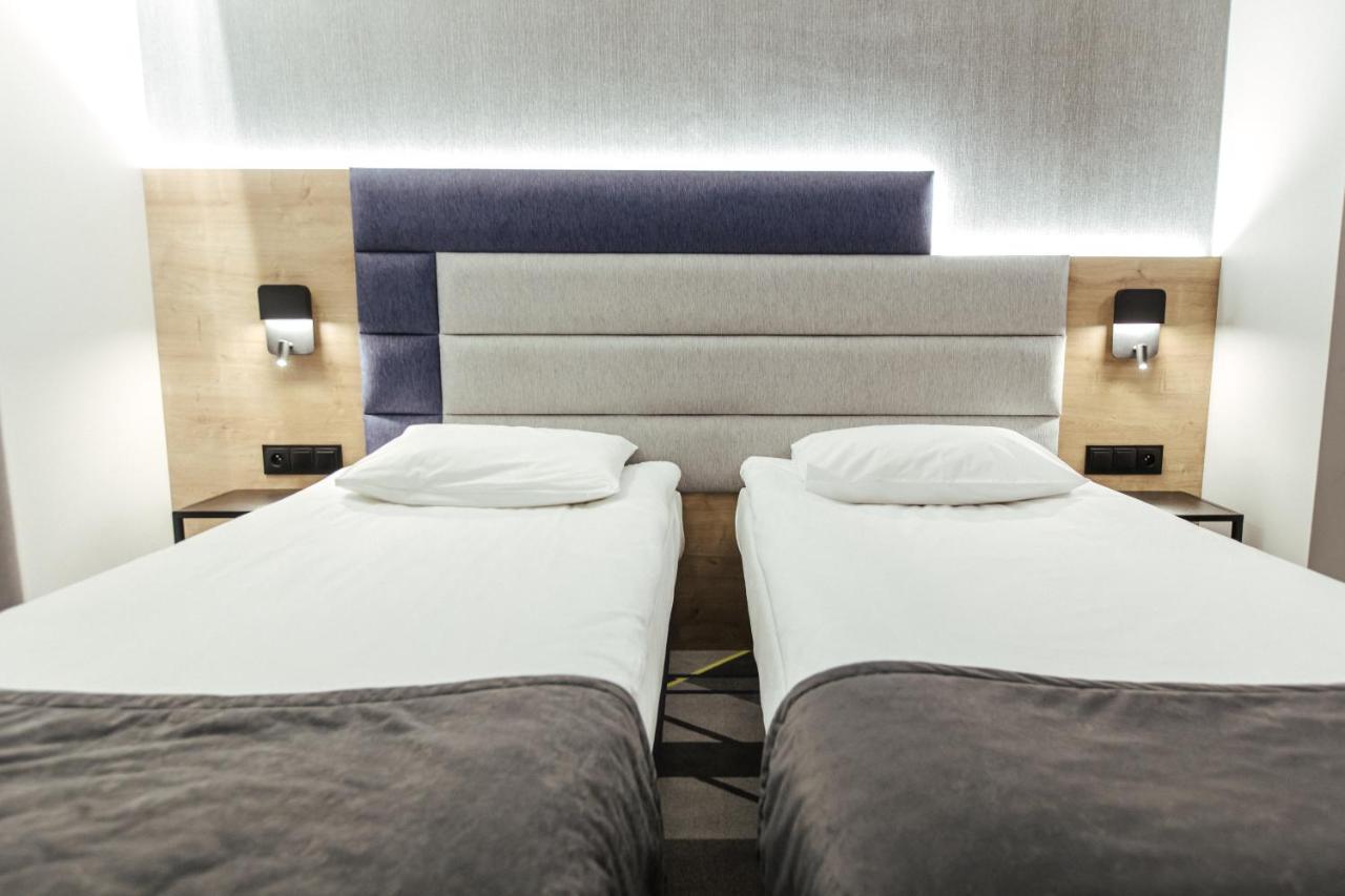 Superior Double Room with Airport View