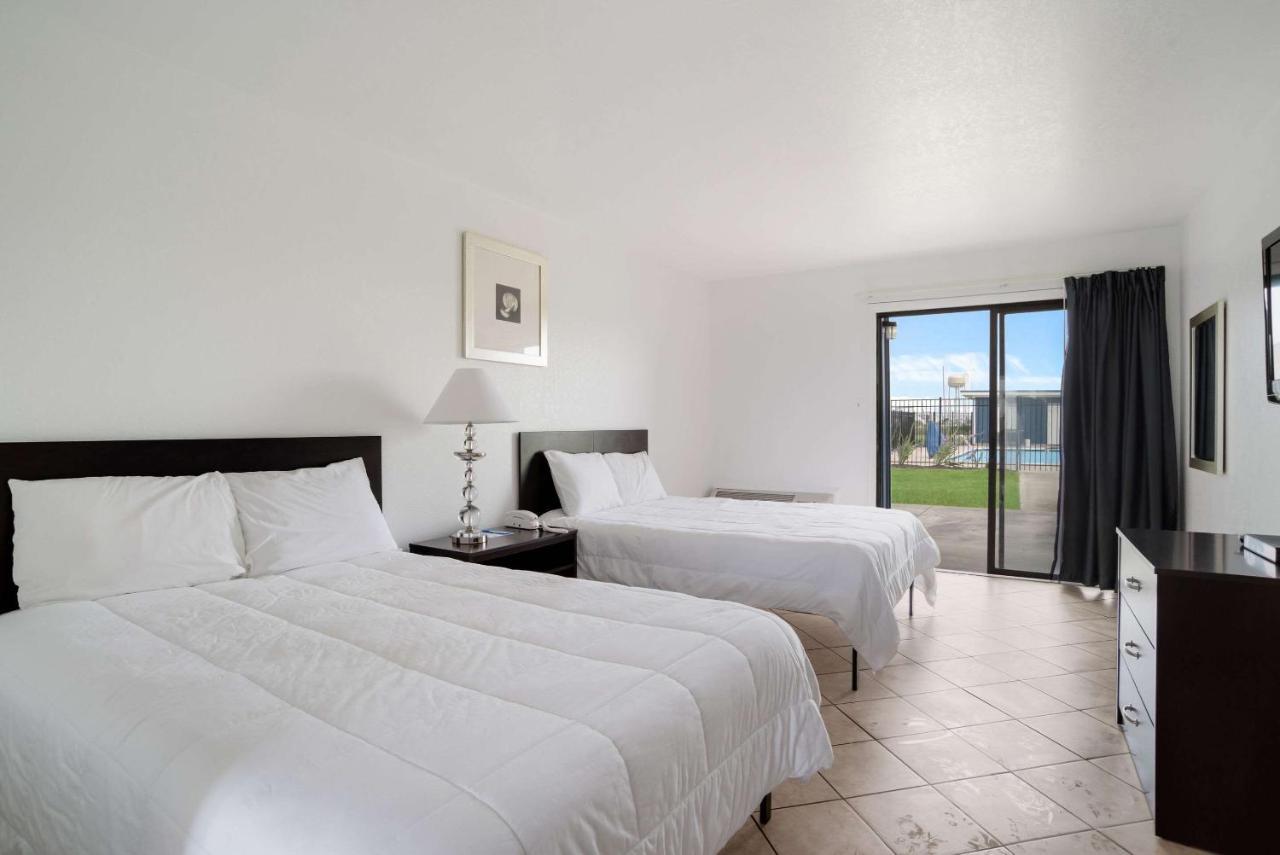 Double Room with Two Double Beds - Accessible/Non Smoking
