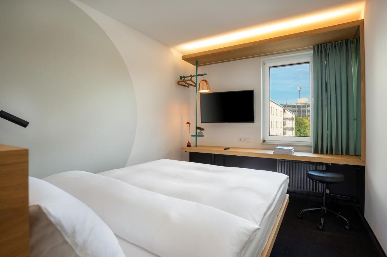 Standard Double Room Queen Bed
