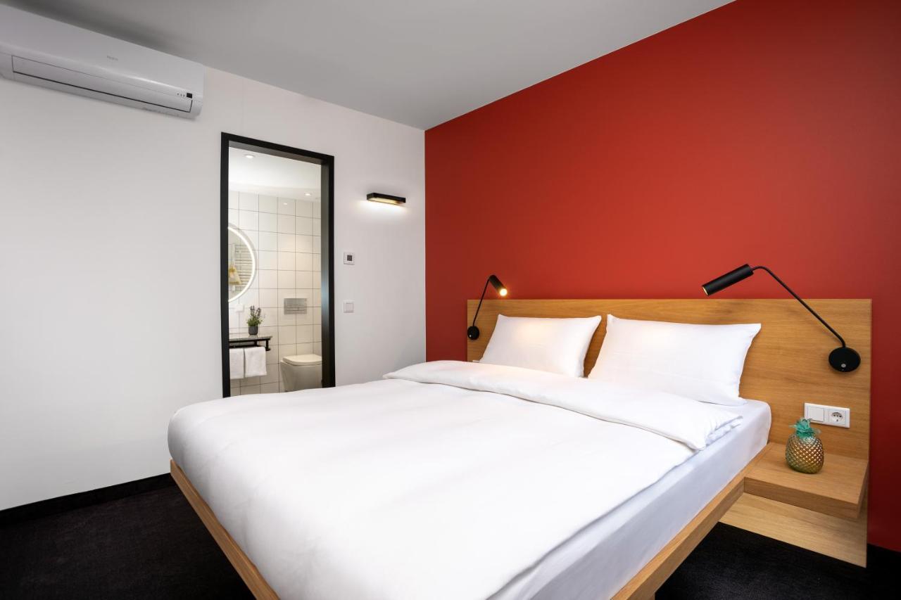 Standard Double Room Queen Bed