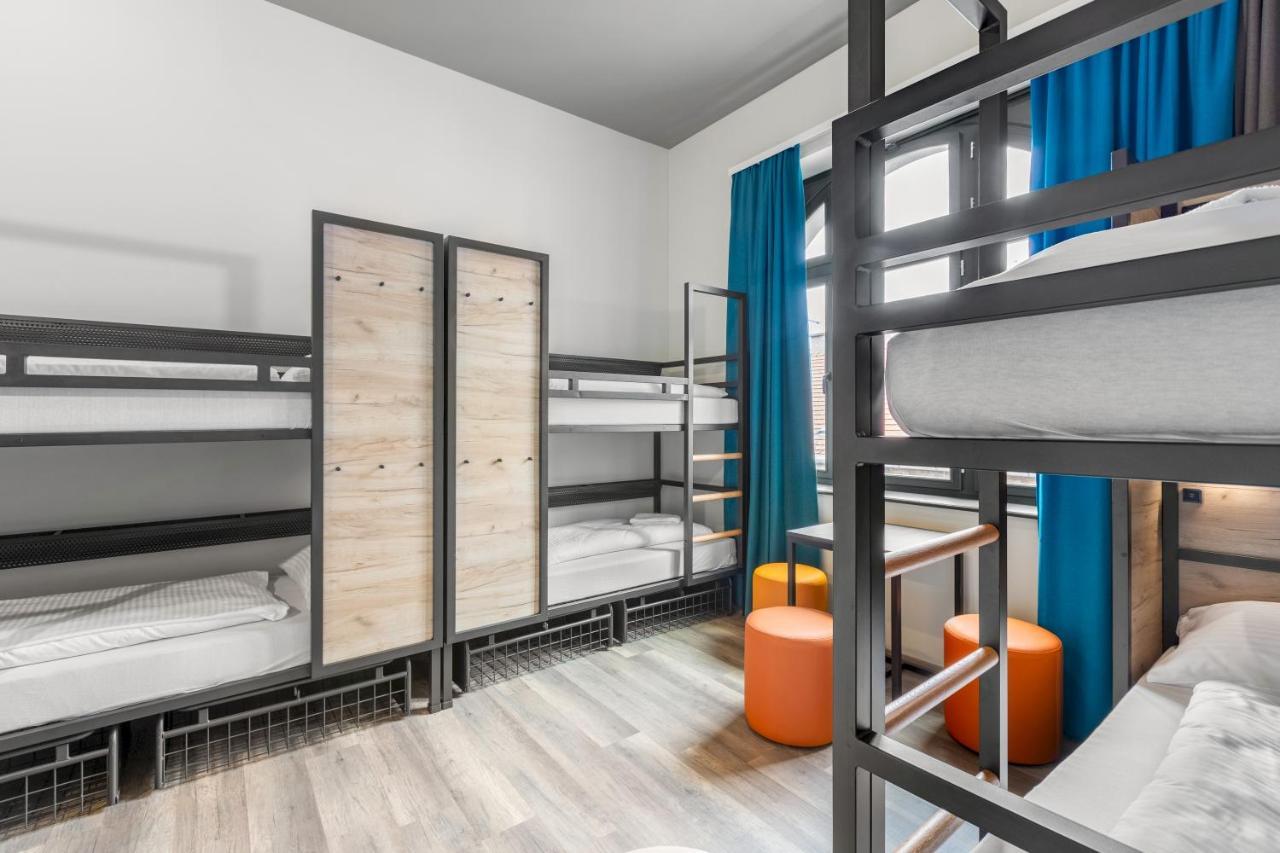 Bed 6-Bed Dormitory Room