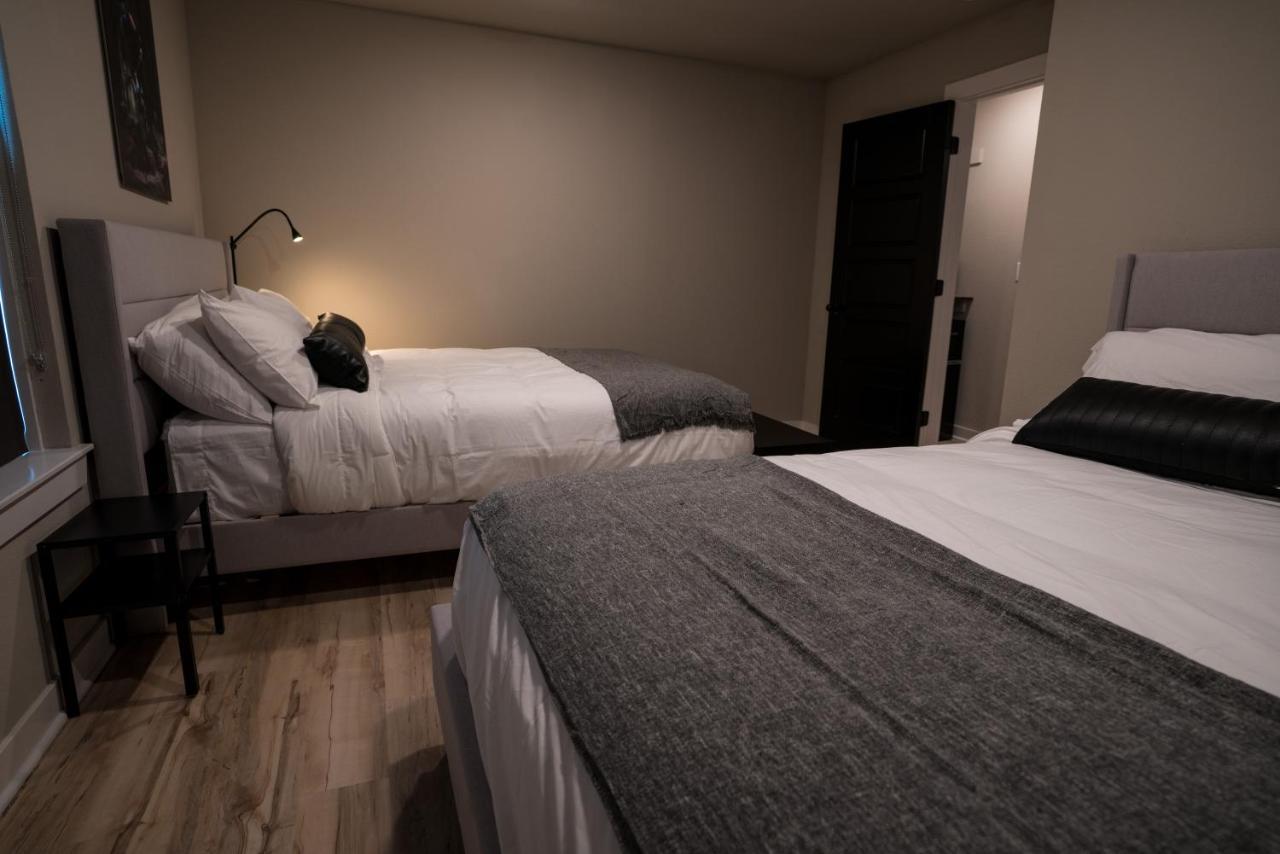 Deluxe Queen Suite