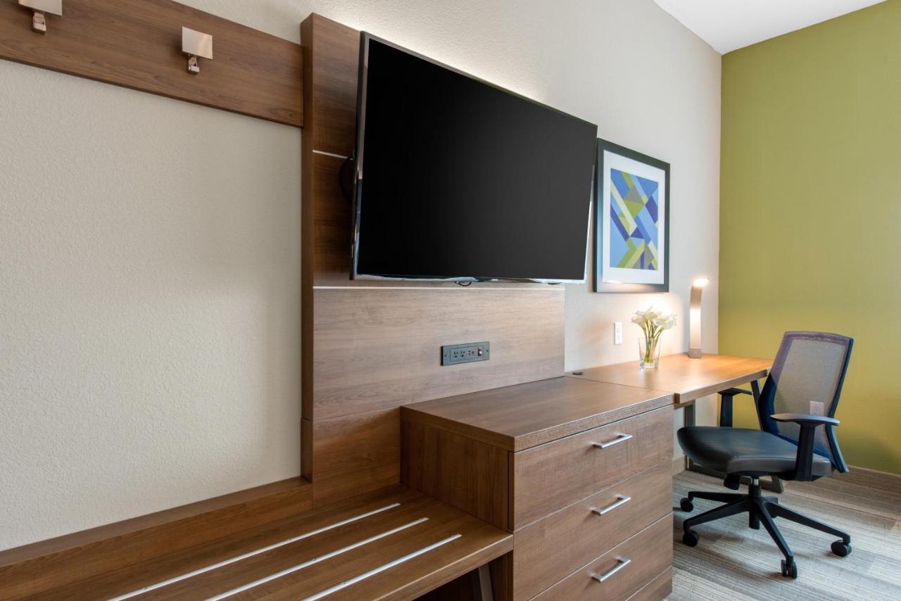 Queen Suite with Two Queen Beds and Additional Living Area