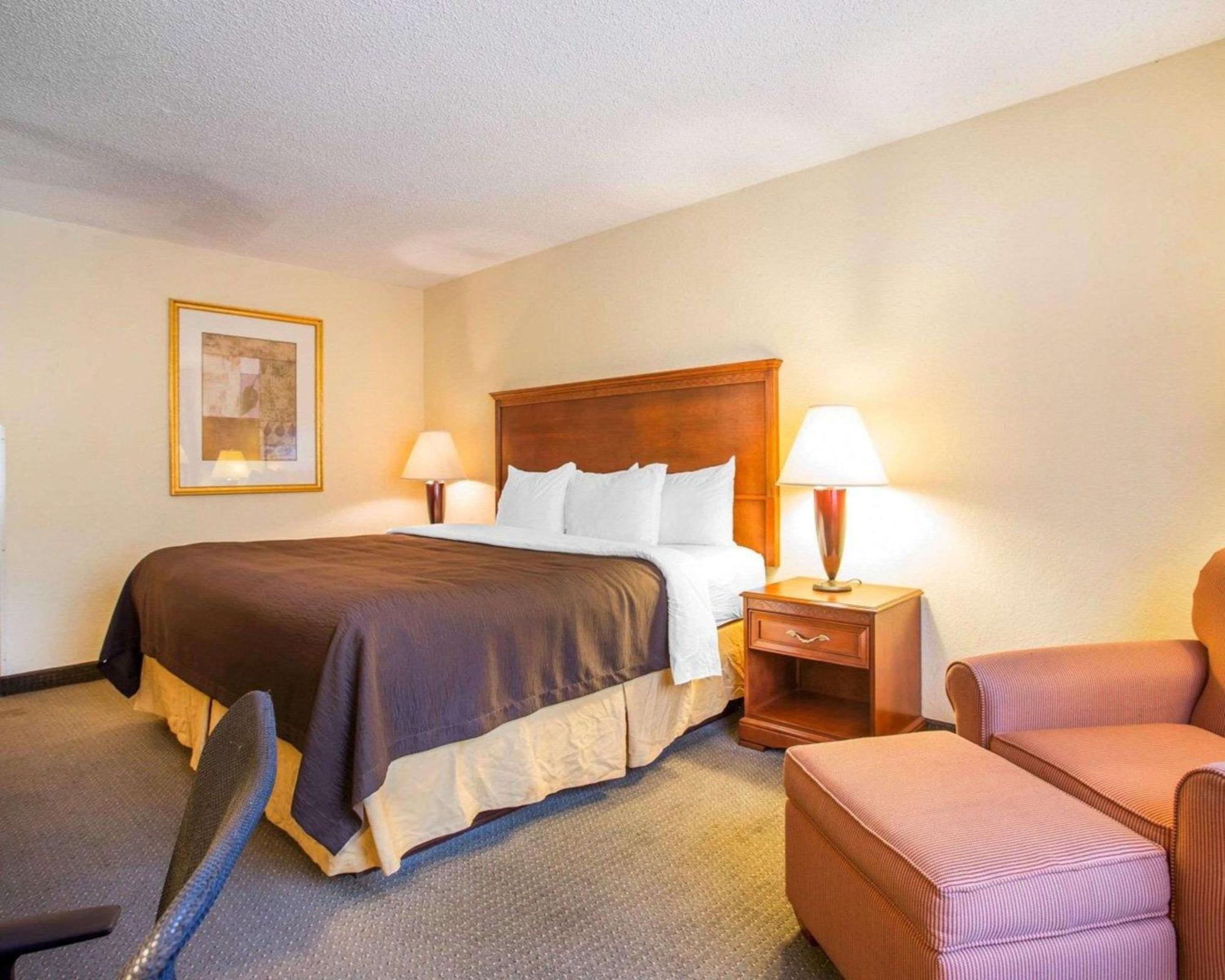 Accessible One Queen Bed