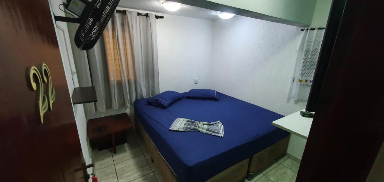 Quarto Super com Cama King-size e Banheiro Compartilhado