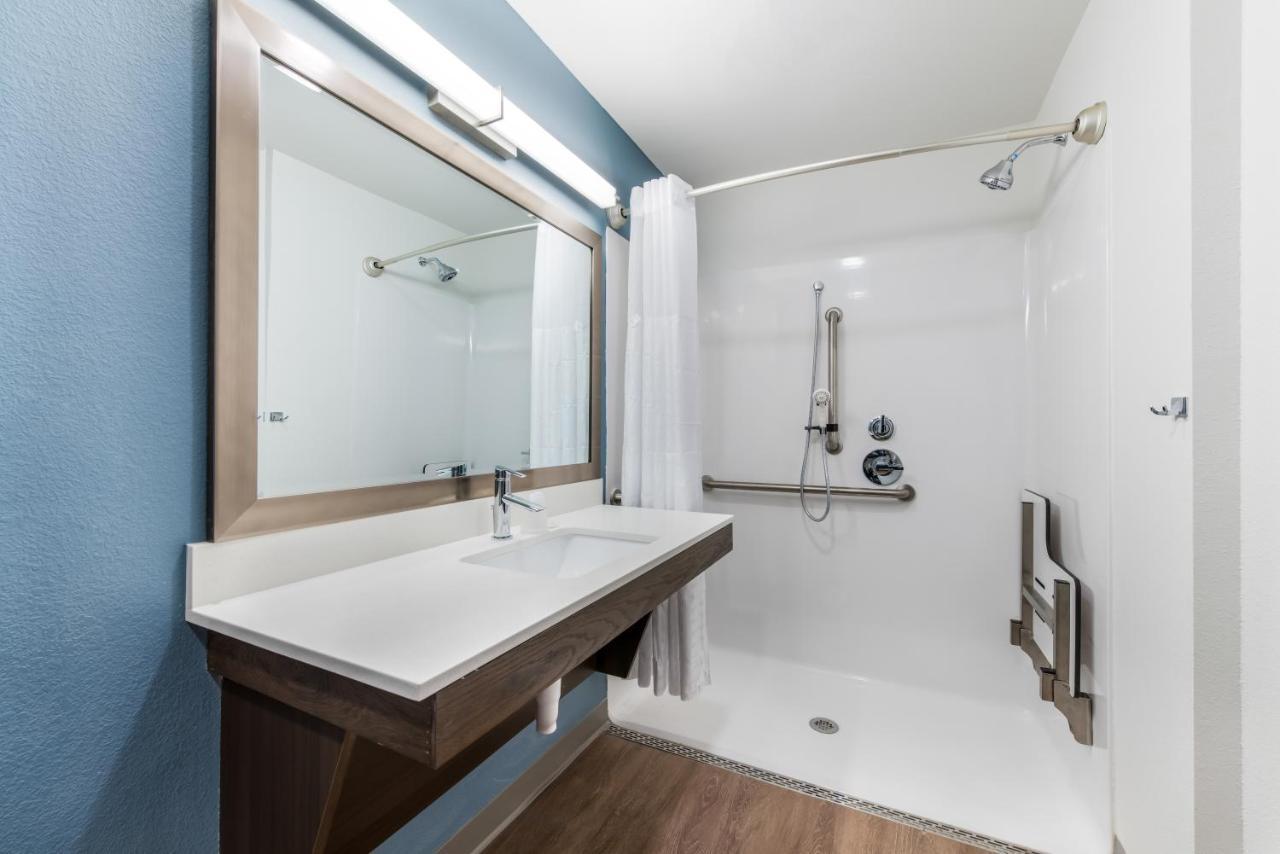 Accessible Queen Suite Roll Shower Non Smoking