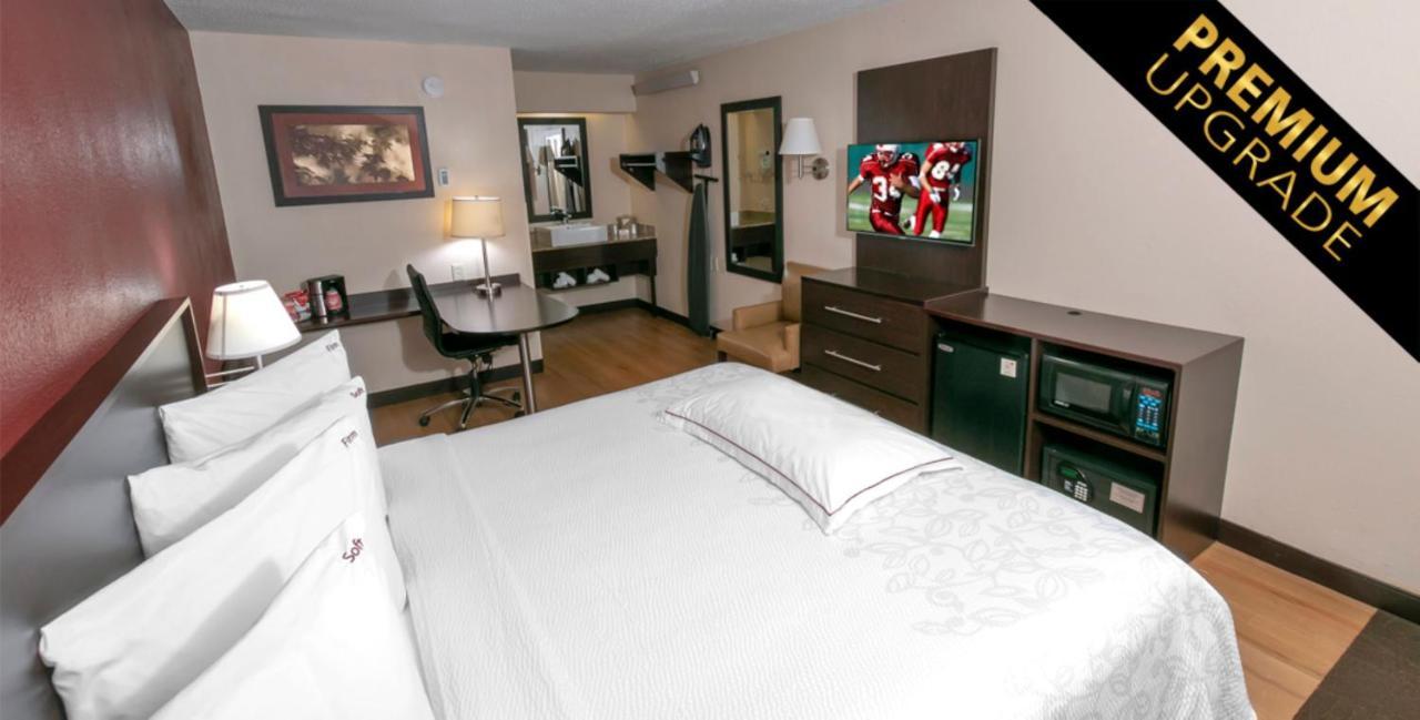 Premium King Room Smoke Free (Upgraded Bedding & Snack)