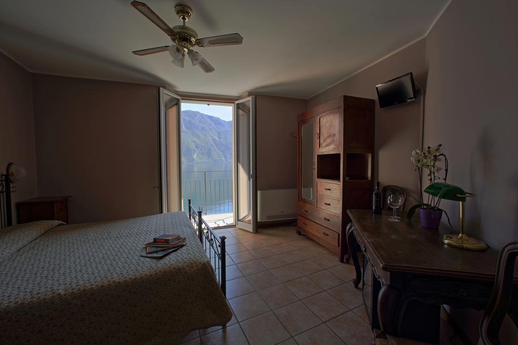 Standard Double Room with Lake View