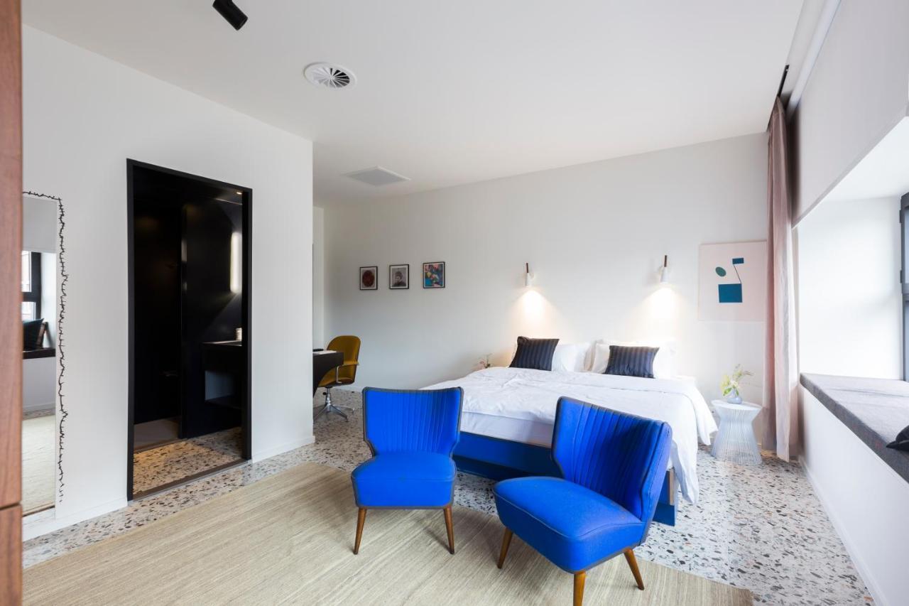 Family Room,1185941515:JPEG