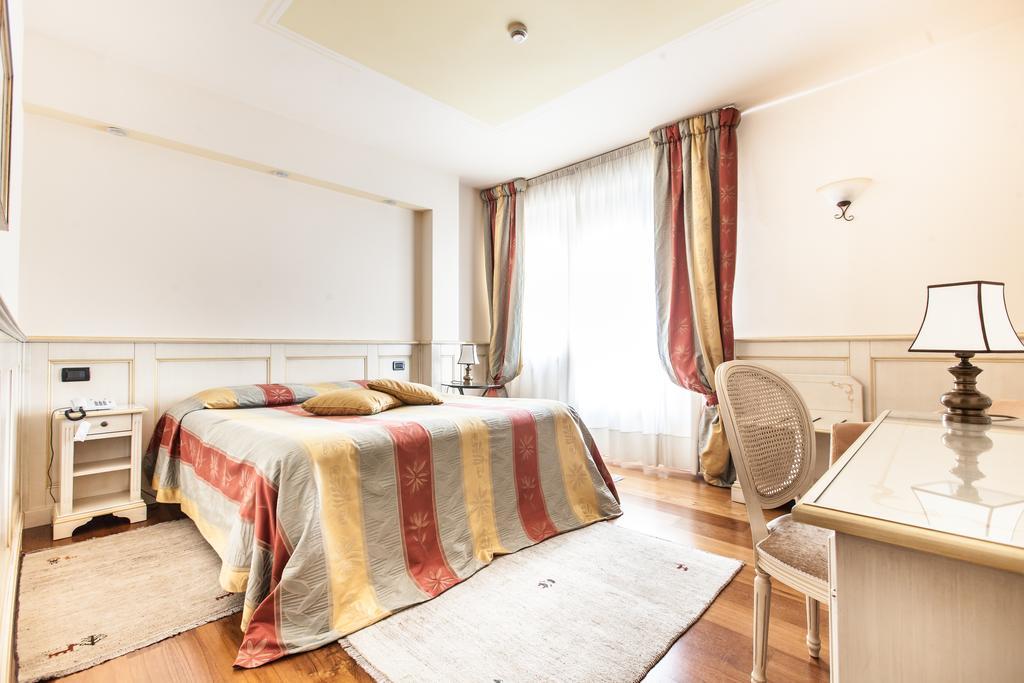 Small Double Room,736585894:JPEG