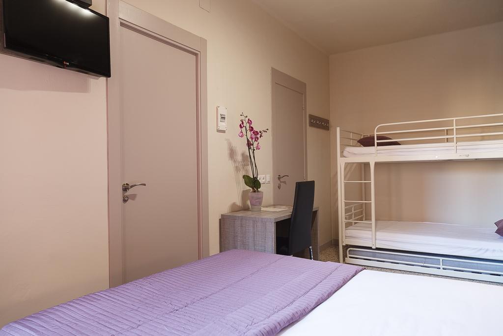 Classic Quadruple Room,118648234:JPEG