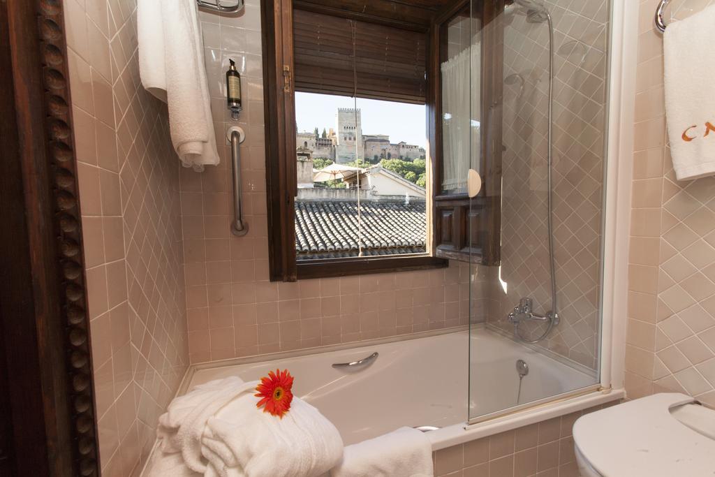 Double Room frontal Alhambra view