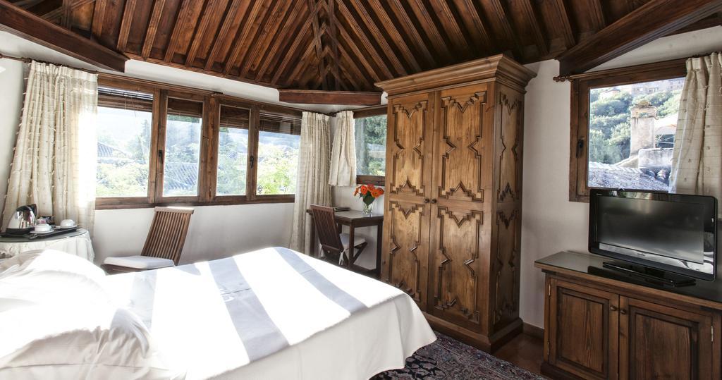 Double Room frontal Alhambra view