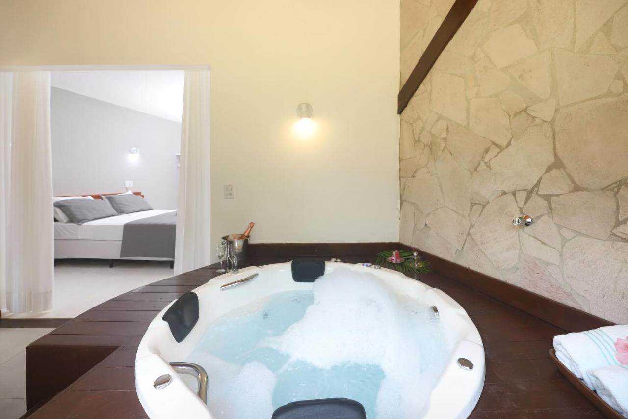 Deluxe Suite Spa Bath