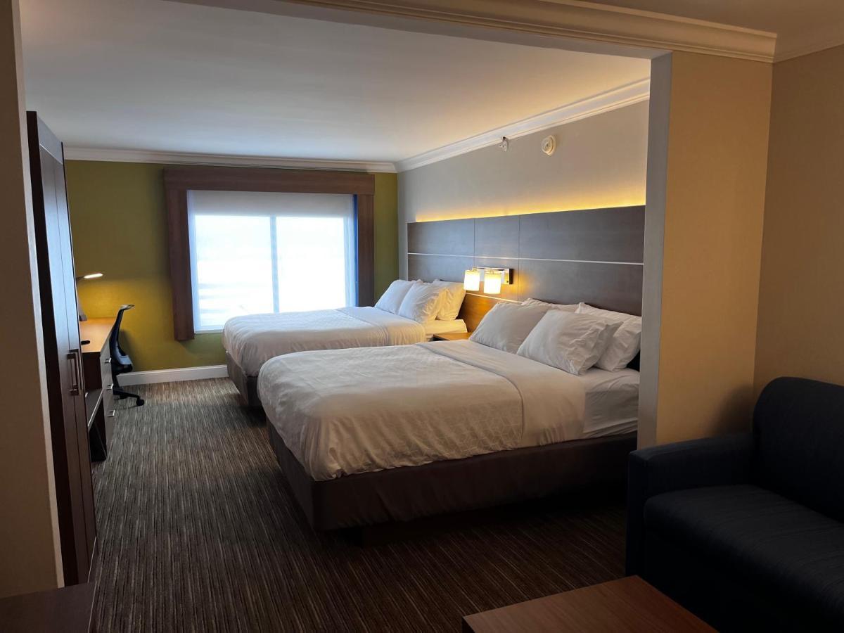 Queen Room with Two Queen Beds and Sofa Bed