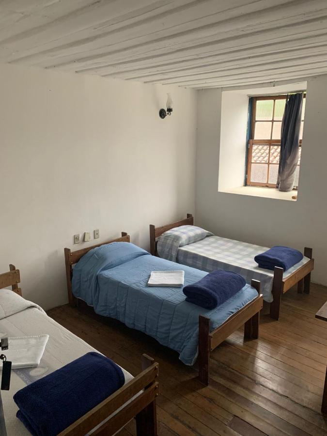 Quarto Triplo com Banheiro Privativo