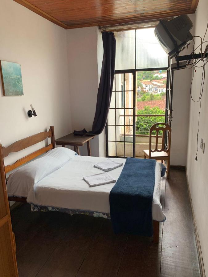 Quarto com Cama de Casal ou 2 de Solteiro e Banheiro Privativo